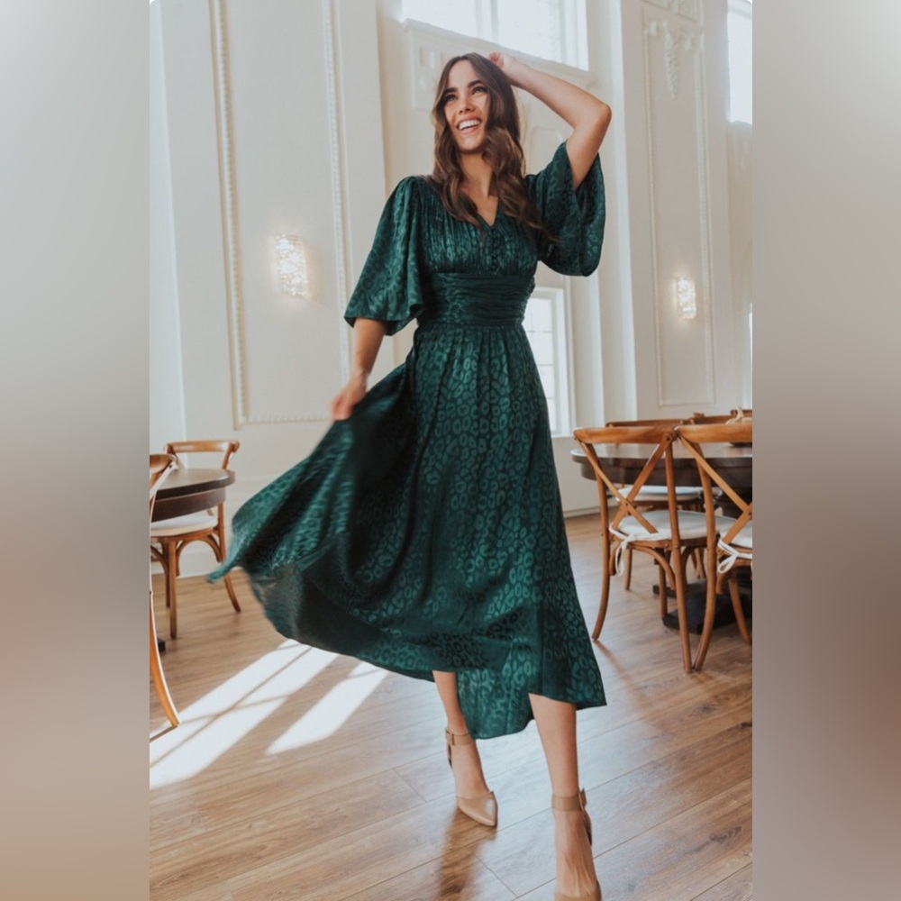 Ivy City Co. Green leopard print dress, size M